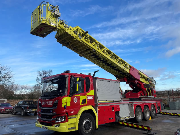 Fire engine with ladder platform