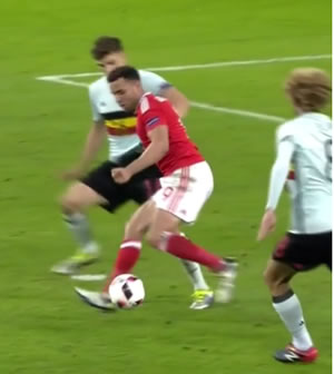 Hal Robson-Kanu about to make a Cruyyf turn