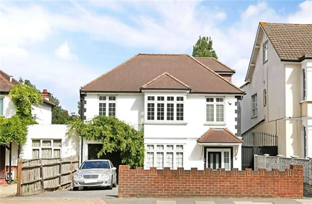 House on Old Oak Road went for £1,475,000.